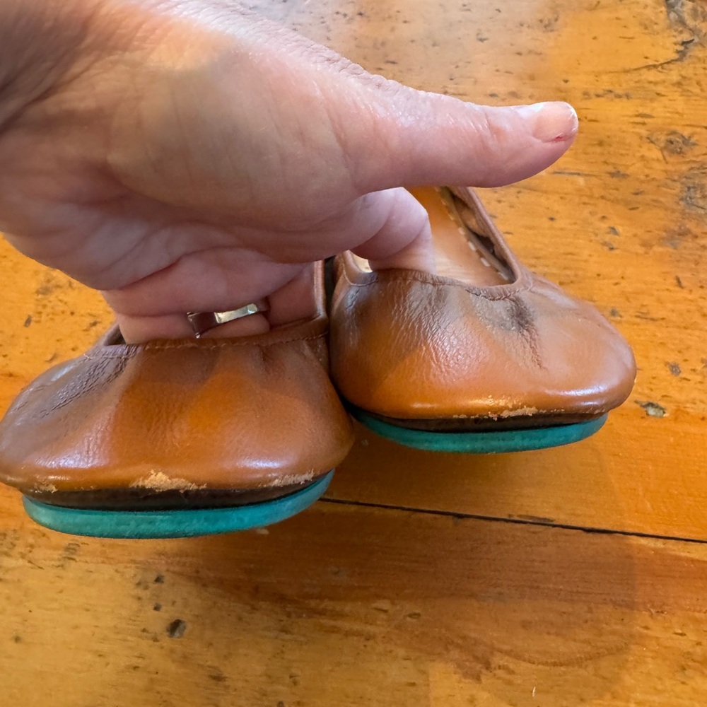 Tieks tan camel used leather flats - Picture 3 of 4